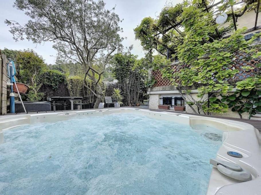 Villa Jacuzzi A 10Min Daix En Pce ガルダンヌ エクステリア 写真